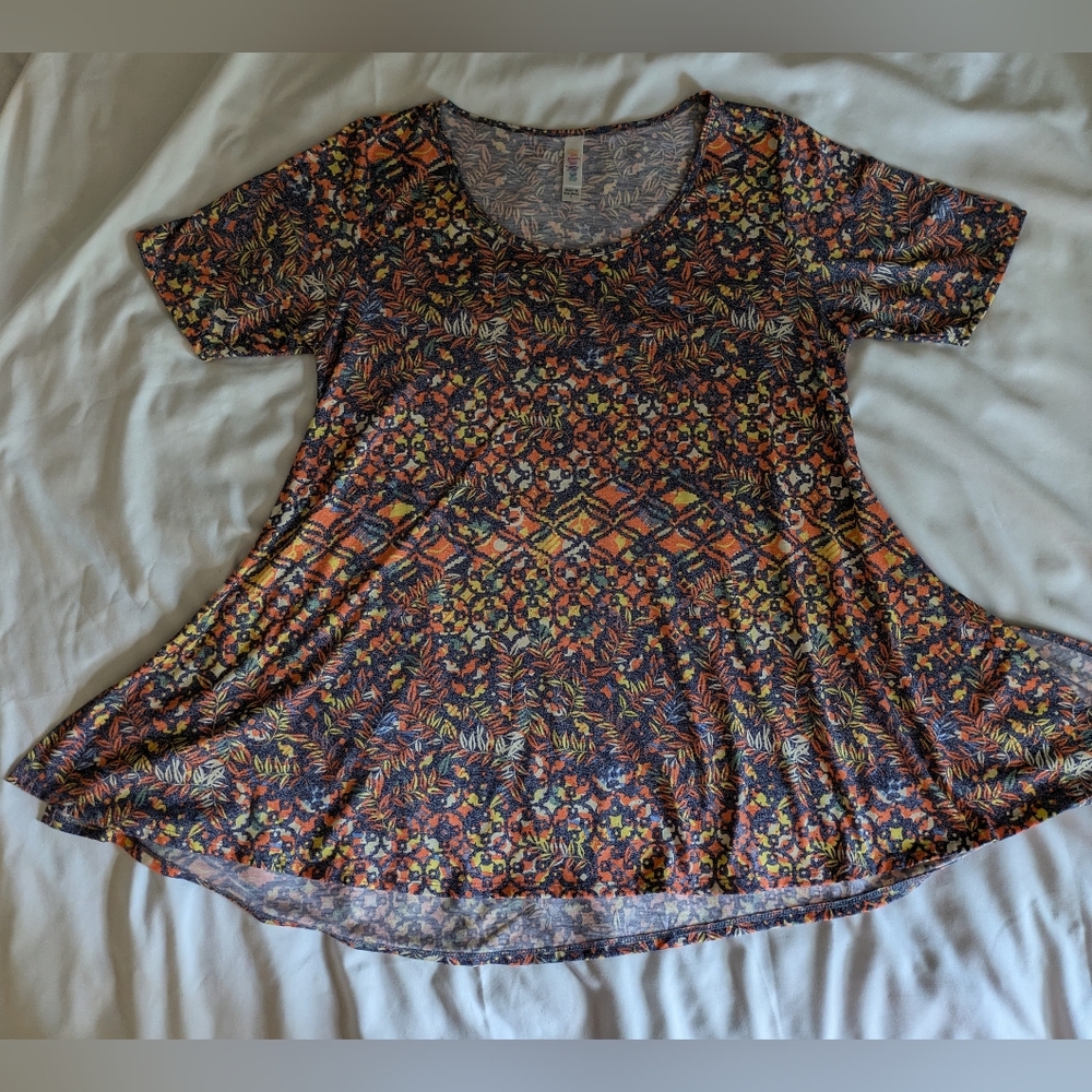 LuLaRoe lovely flowy top.